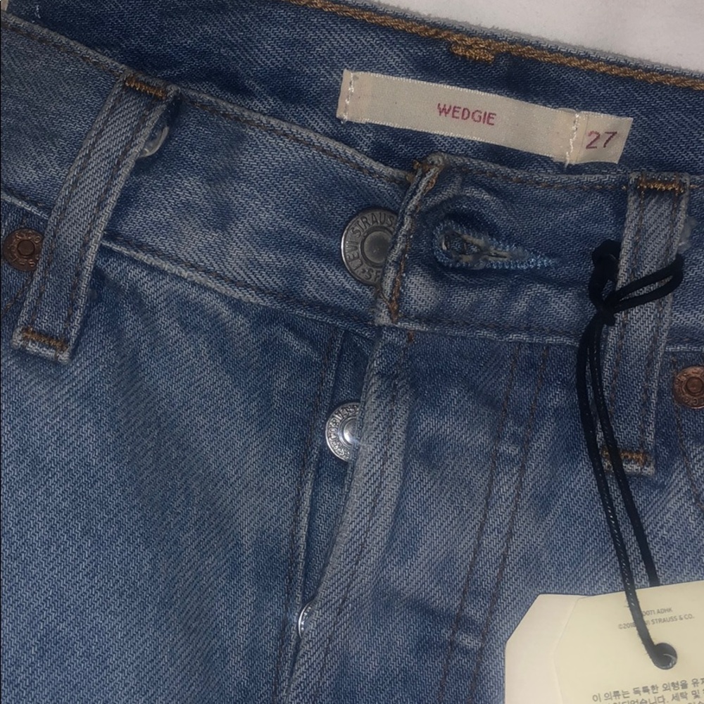 Levis